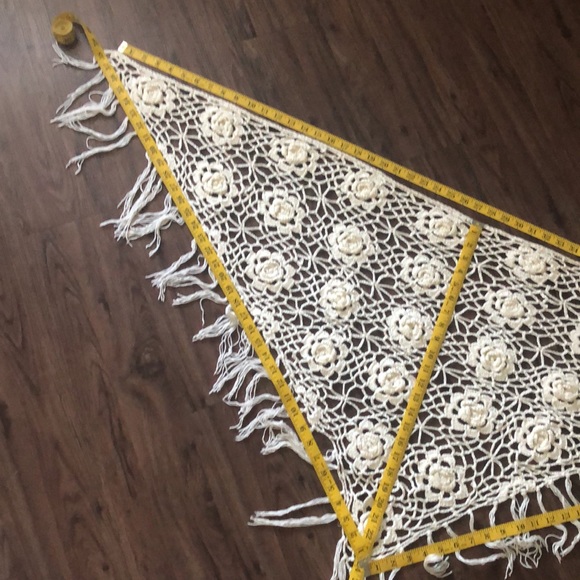 Vintage Crochet Fringed Shaw Triangle Scarf Wrap Handmade - Picture 11 of 13